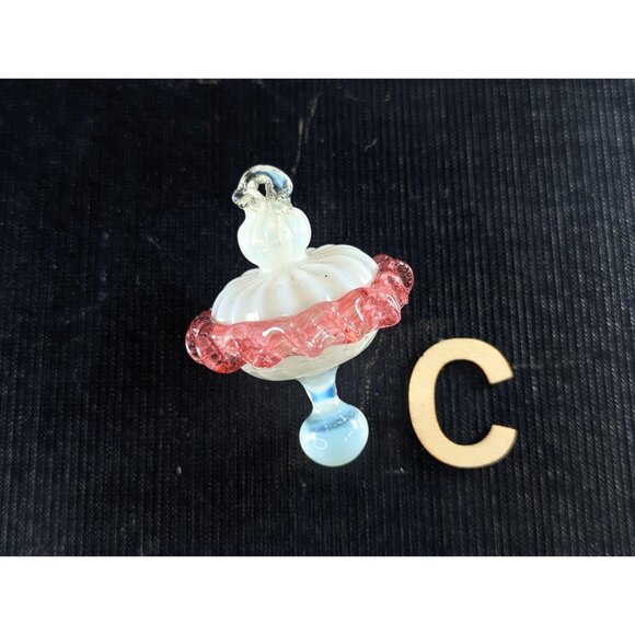 CHOOSE Vintage Murano Glass pink and white chandelier ornament - Picture 6 of 10